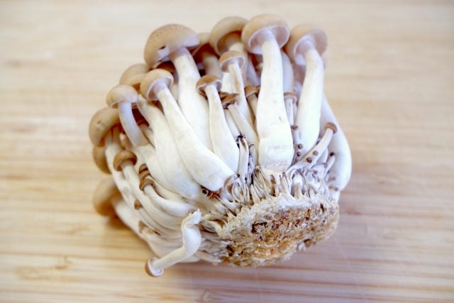 しめじの石づきを食べるとどうなる?身体への影響やリスクについて